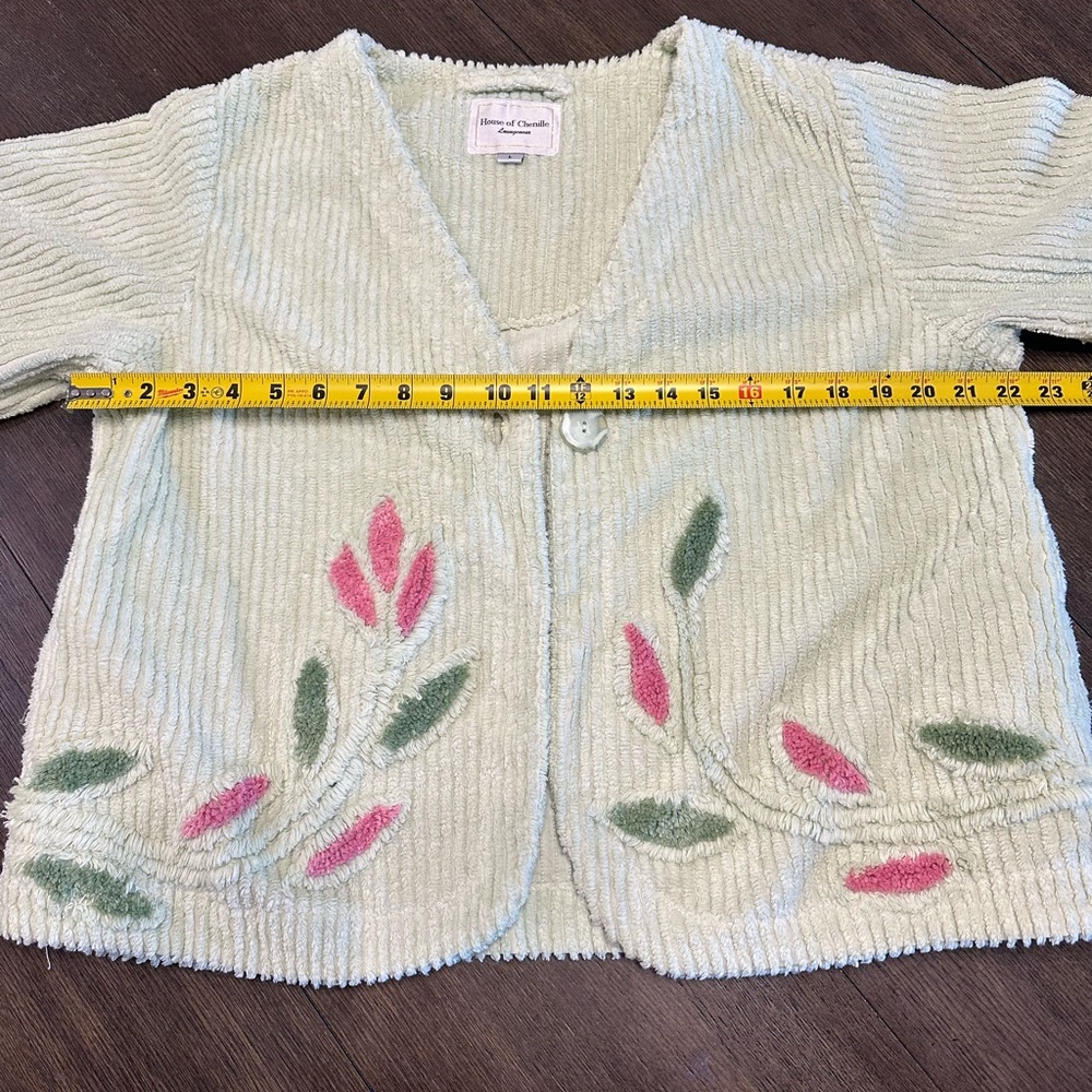 Chic Cottagecore Cardigan with‎ Pink and Green Accents - Picture 6 of 7